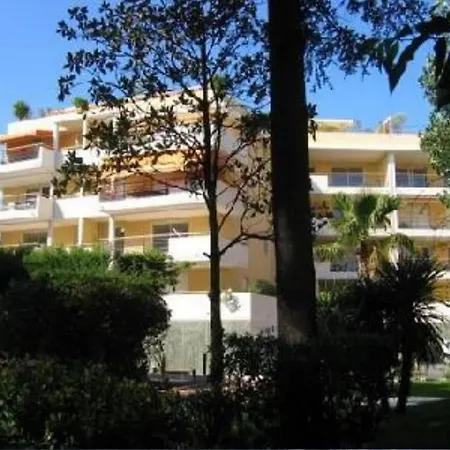 Avenue De La Marne Saint-Raphael (Var)